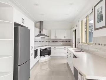 Cozy 8 Illawong Street, Lugarno House for rent Listed by Josi.
