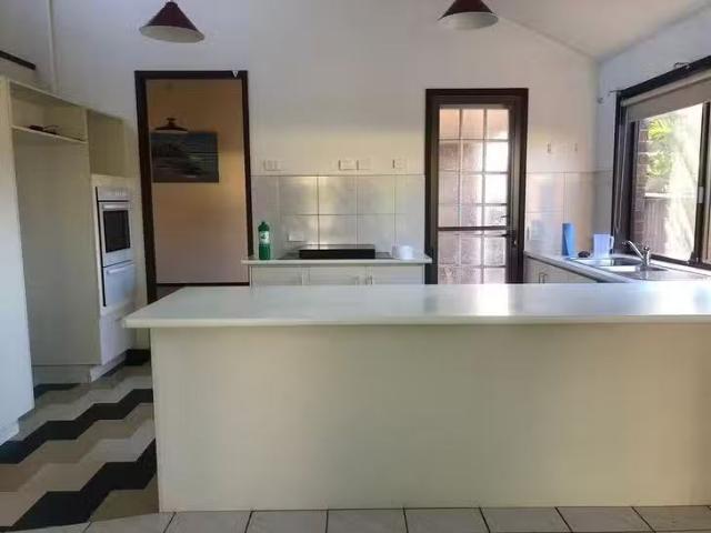 Deal! 8 Lakkari Street, Eight Mile Plains, QLD 4113