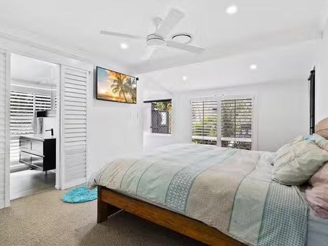 Cozy 8 Larch Street, Tallebudgera, QLD 4228