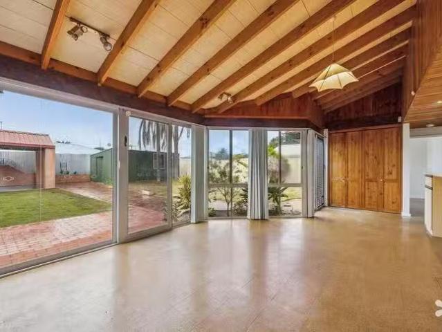 For Rent! 8 Ledger Street, Warnbro, WA 6169