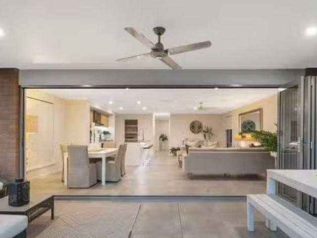Rental! 8 Skirving Street, Morningside QLD 4170