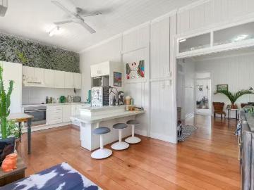Cozy 8 Rawnsley Street, Dutton Park House for rent Listed by.