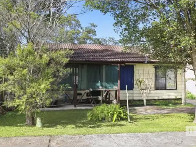 Unique 8 Warwick Avenue, MANNERING PARK House for rent Listed.