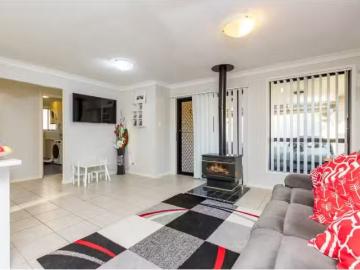 Charming 8 Thomas Kearney Close, RAYMOND TERRACE House for ren.