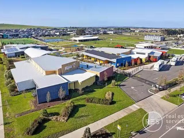 Cozy 8 United Way, Donnybrook, VIC 3064