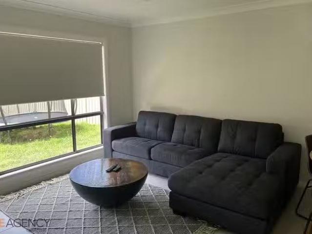 Just in! 8A Morobe Place, Orange, NSW 2800
