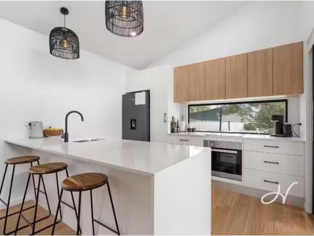Deal! 8A Eda Place, Elermore Vale House for rent Listed by Za.