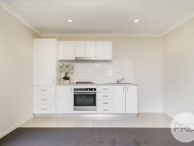 Unique 8B Paperbark Dr, Forest Hill Townhouse for rent Listed.