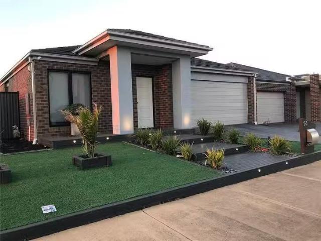 Rental! 94 Breasley Parkway, Point Cook, VIC 3030