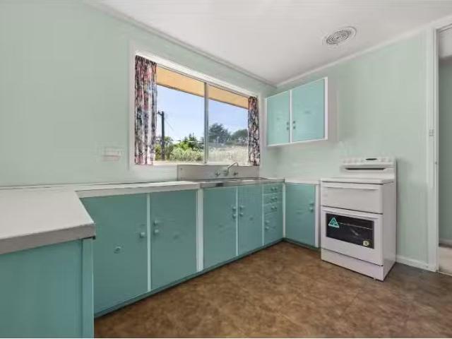 Unique 94 Carruthers St, Curtin House for rent Listed by Luke.