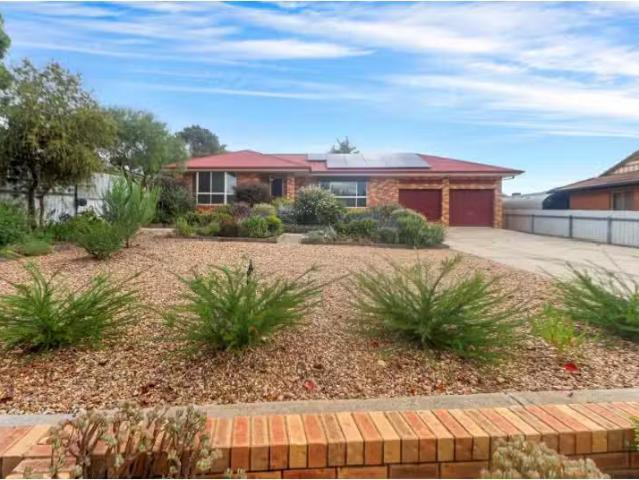 Rental! 97 Balleroo Crescent, Glenfield Park House for rent L.