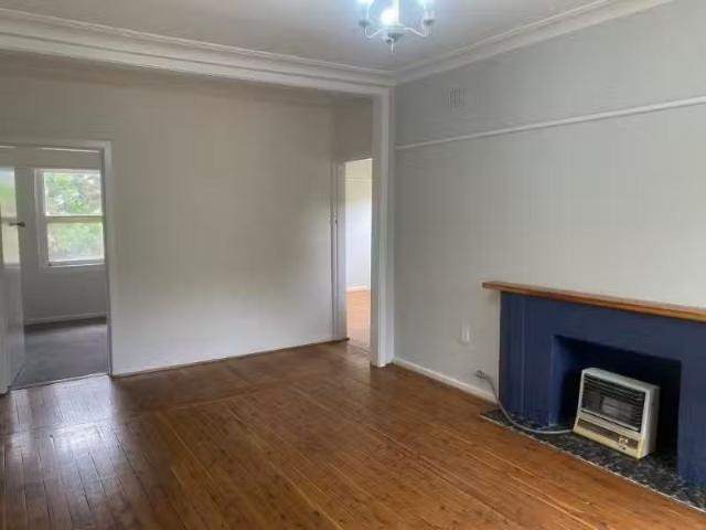 Rental! 90 Mitchelmore Street, Turvey Park House for rent Lis.