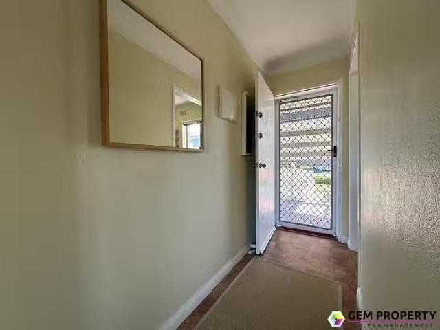 Unique 9/13 Reilly Street, Orelia, WA 6167