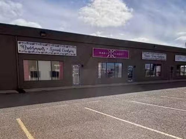 Cozy 9/10/11 3295 Dunmore Road Se, Medicine Hat, AB, T1B 3R2.