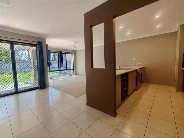 Unique 9/15 Parkside Place, Norman Gardens, QLD 4701