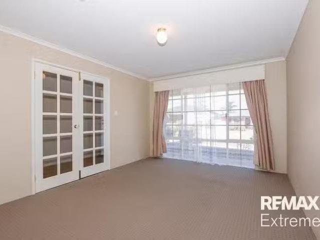 Unique 93 Clydebank Crescent, Kinross, WA 6028