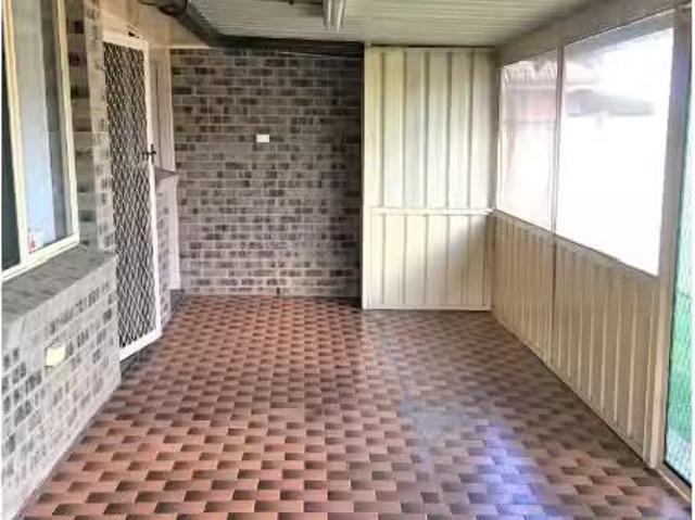 For Rent! 93 St Clair Avenue, St Clair House for rent Listed.