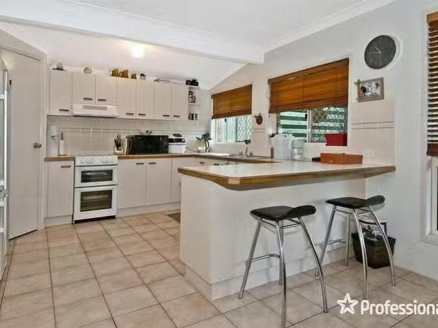 Just in! 9 15 Rosella Court, South Maclean, QLD 4280