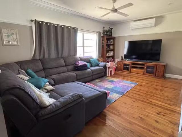 New 9 Cambridge Street, TAMWORTH House for rent Listed by Dak.
