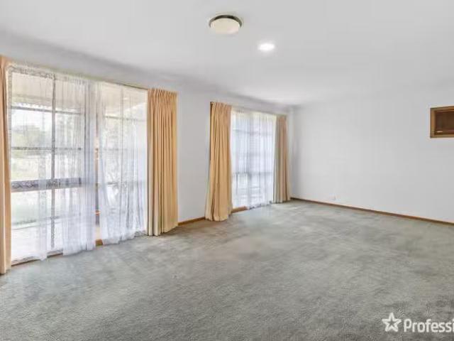 Unique 9 Cliffer Place, Taylors Lakes VIC 3038