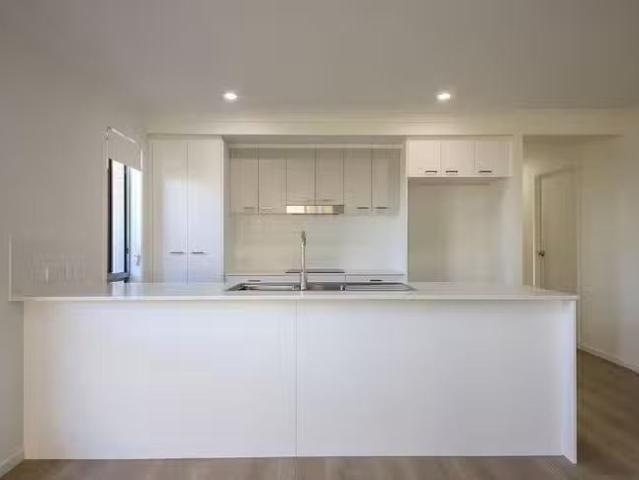 Cozy 9 Amundsen Drive, Logan Reserve, QLD 4133