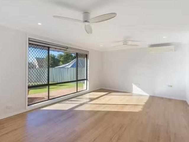 Cozy 9 Ballandra Court, Mermaid Waters, QLD 4218