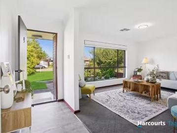 Just in! 9 Buttercup Grove, MORPHETT VALE, SA 5162 House for.
