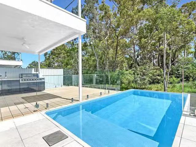 Deal! 9 Hillsea Court, Arundel, QLD 4214