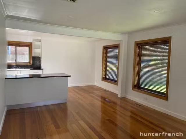 Cozy 9 Sixth Avenue, Altona North VIC 3025