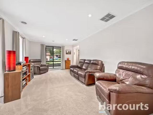 Deal! 9 Petersfield Court, BORONIA, VIC 3155 House for Rent