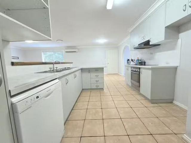 Unique 9 Wren Place, Dubbo, NSW 2830