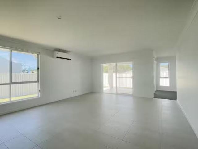 Deal! 9 Turtle Rise, BONVILLE House for rent Listed by Amber.