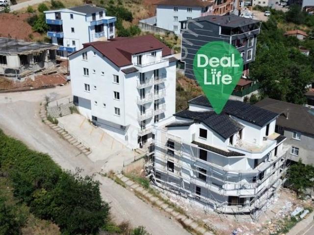 Deallefi'dan Satılık Cadde Üstü 3+1 Çatı Dubleks