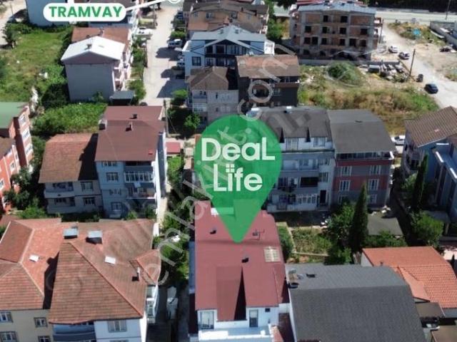 Deallife'dan Satılık Zemin Kat Tramvaya Yürüme Mesafesi