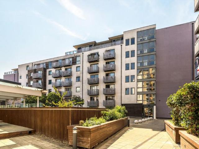 Deals Gateway, Lewisham 2 bed flat to rent £2,300 pcm £531 pw