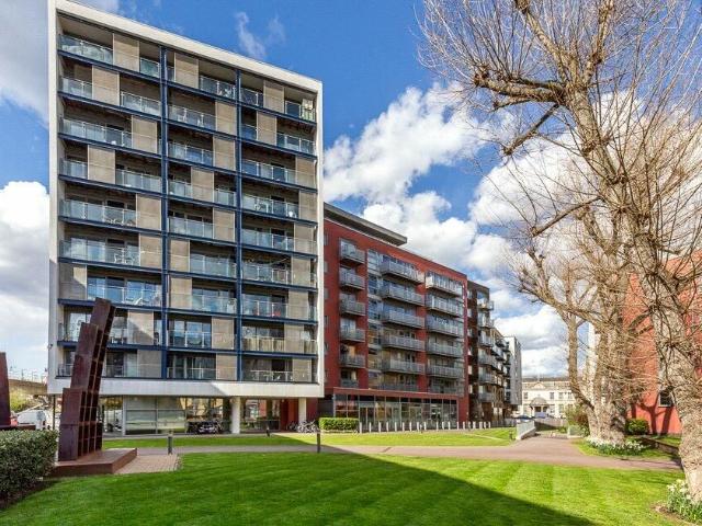 Deals Gateway, London SE13, 2 bed flat to rent, £2,300 pcm | PrimeLocation