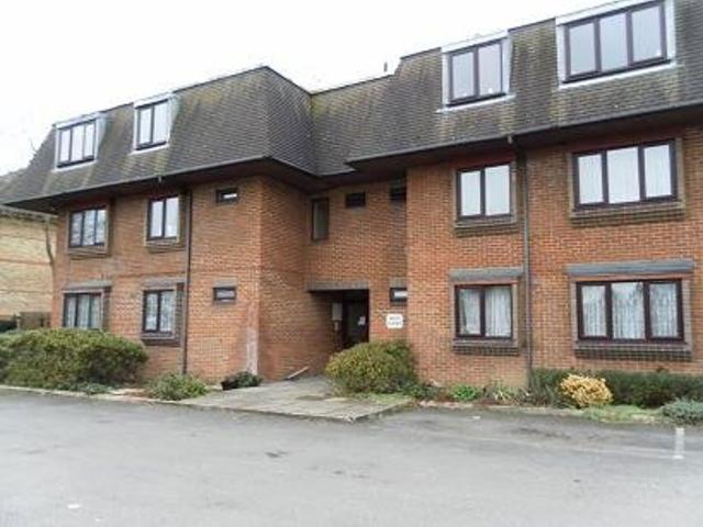 Dean Court, North Orbital Road, Watford WD25, 1 bed flat to rent, £1,050 pcm | PrimeLocation