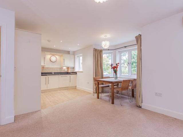 Dean Court Road, Oxford 2 bed apartment to rent £1,750 pcm £404 pw