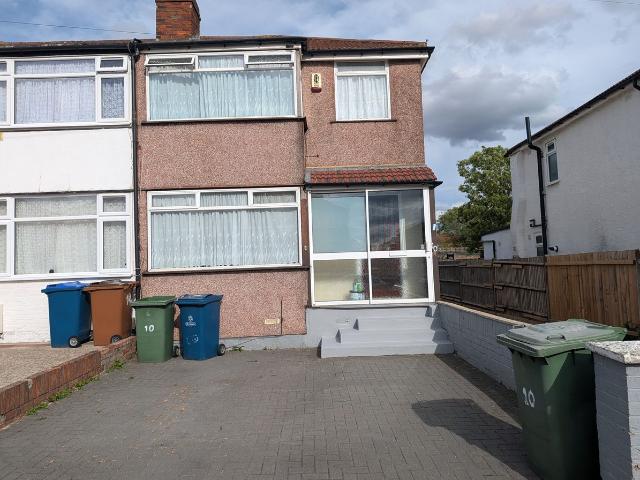 Dean Drive, Edgware HA7, 3 bed end terrace house to rent, £2,250 pcm | PrimeLocation