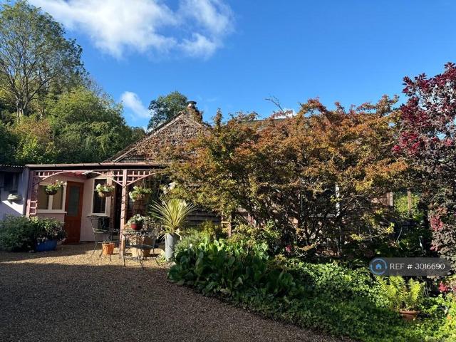 Dean Lane, Meopham, DA13 3 bed bungalow to rent £1,750 pcm £404 pw