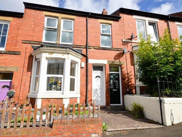 Dean Street, Low Fell 2 bed flat to rent £900 pcm £208 pw