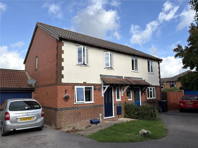 Deane Avenue, Gillingham, Dorset, SP8 3 bed semi detached house to rent £1,250 pcm £288 pw