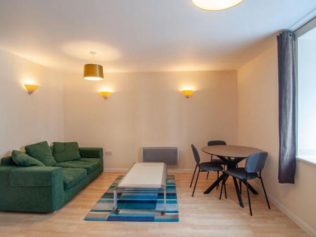 Deanery Road, Bristol,BS1 1 bed apartment to rent £1,650 pcm £381 pw