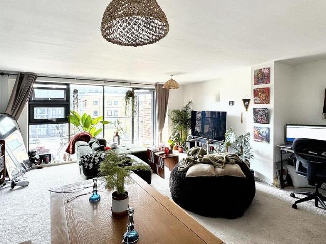 Deanery Road, Bristol BS1 2 bed flat to rent £1,950 pcm £450 pw