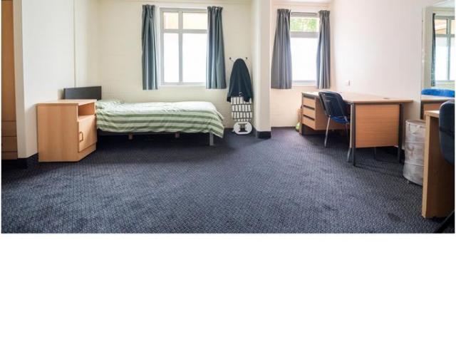 Deans Court, 3 St Georges Road. 1 bed flat to rent £1,228 pcm £283 pw