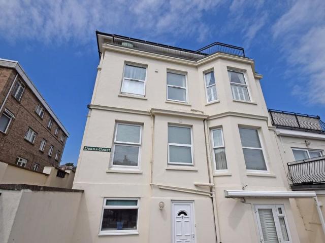 Deans Court, Dover Street, Ryde 2 bed flat to rent £975 pcm £225 pw
