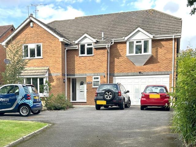 Deans Drove, Lytchett Matravers 5 bed detached house to rent £3,200 pcm £738 pw