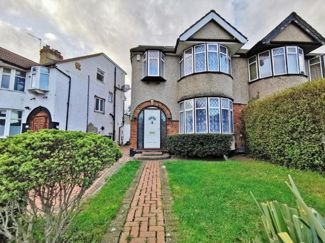 Deans Lane, Edgware HA8 4 bed semi detached house to rent £3,000 pcm £692 pw