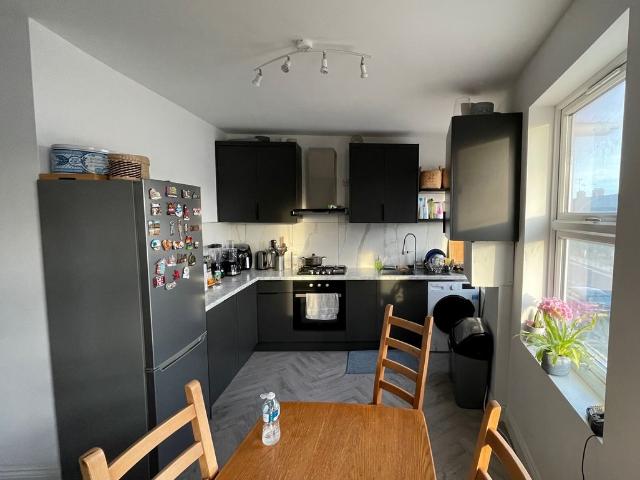 Deansbrook Road, Edgware HA8, 2 bed flat to rent, £1,500 pcm | PrimeLocation