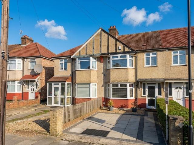 Deanscroft Avenue, London NW9, 3 bed semi detached house to rent, £2,399 pcm | PrimeLocation